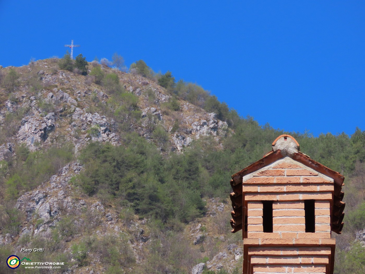 73 Dal comignolo la croce del Pizzo di Spino.JPG